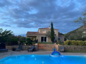 Très belle villa piscine jacuzzi grande propriété